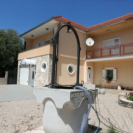 דירות לוזובאק Apartman Delux Brkic מראה חיצוני תמונה