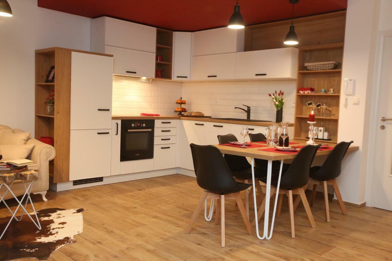 דירות לוזובאק Apartman Delux Brkic מראה חיצוני תמונה