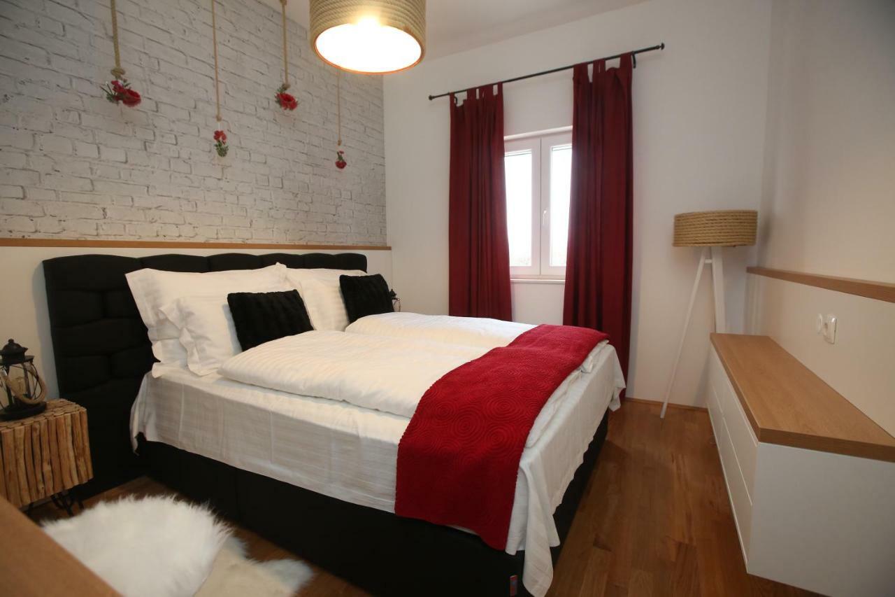 דירות לוזובאק Apartman Delux Brkic מראה חיצוני תמונה