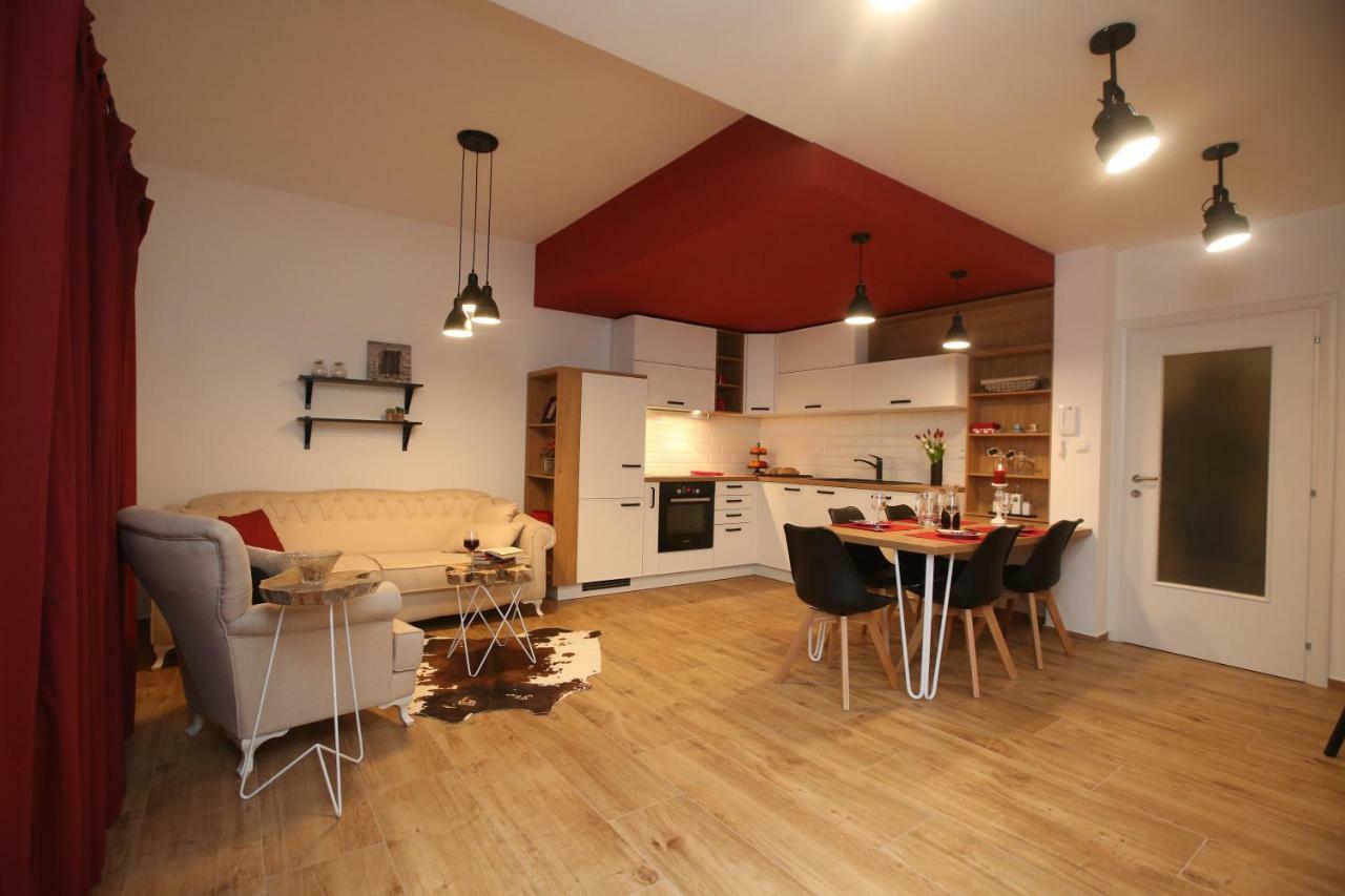 דירות לוזובאק Apartman Delux Brkic מראה חיצוני תמונה